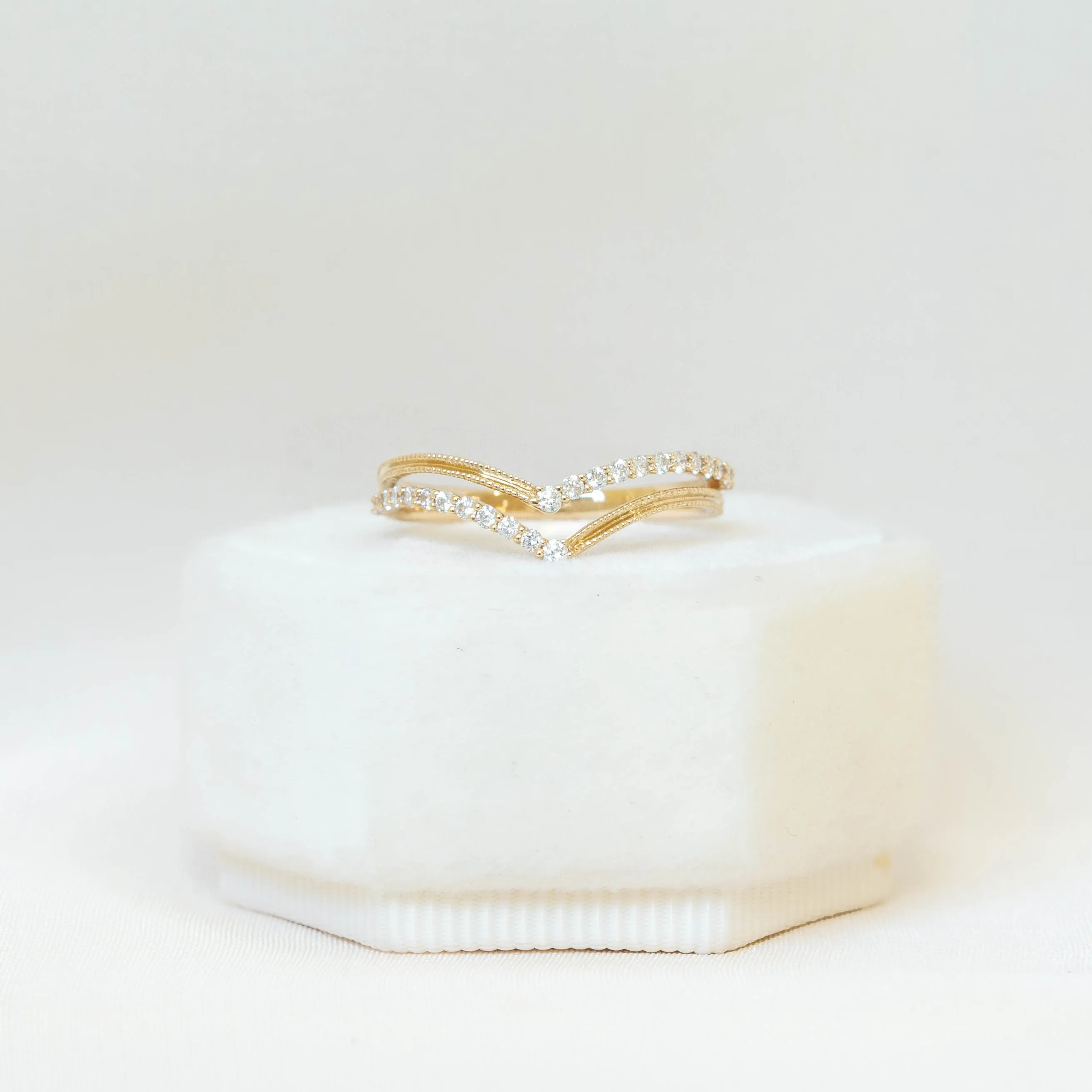 14ky Double Chevron Diamond Band