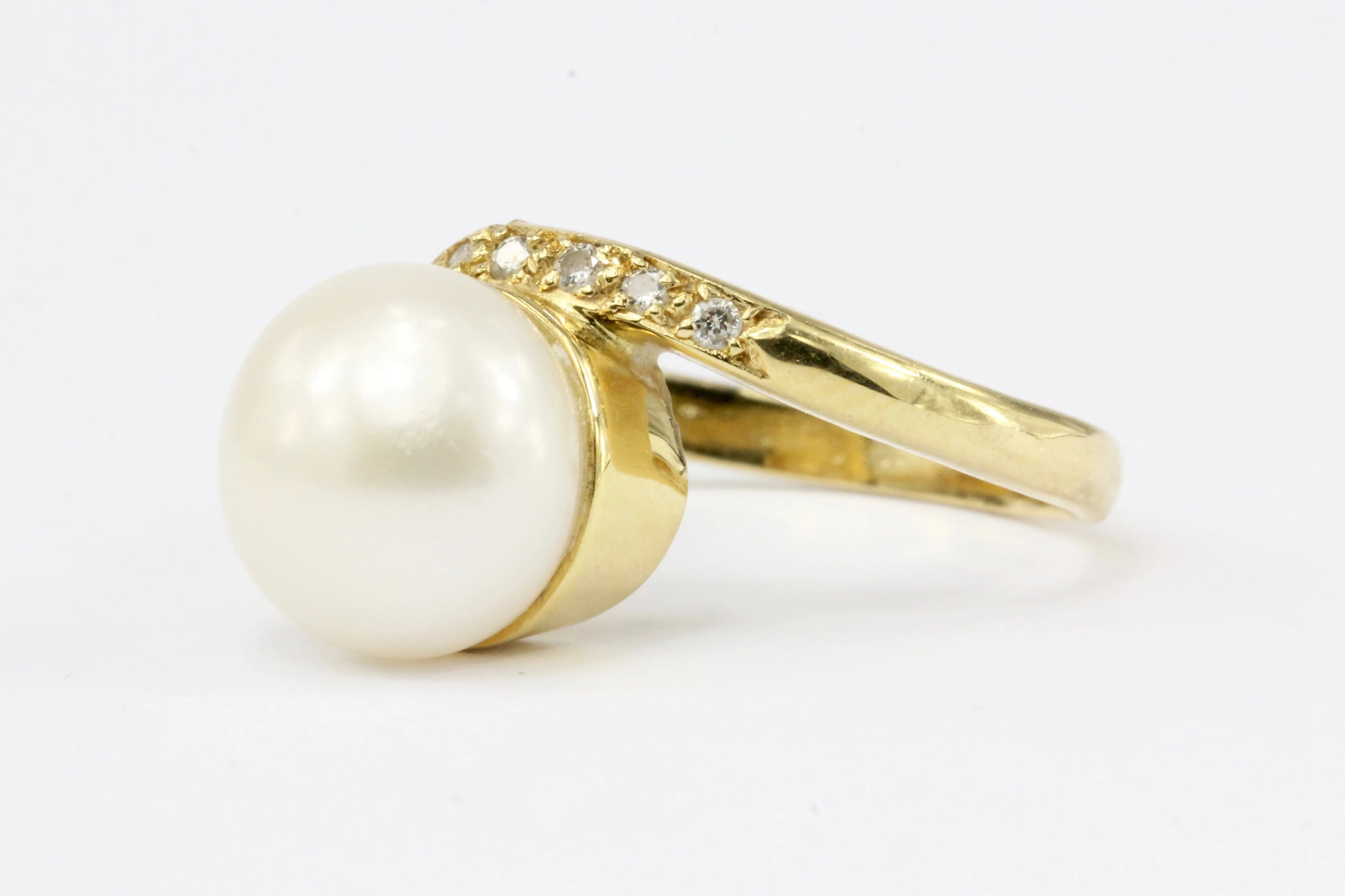 18K Yellow Gold 10mm Pearl and Diamond Ring Size 7