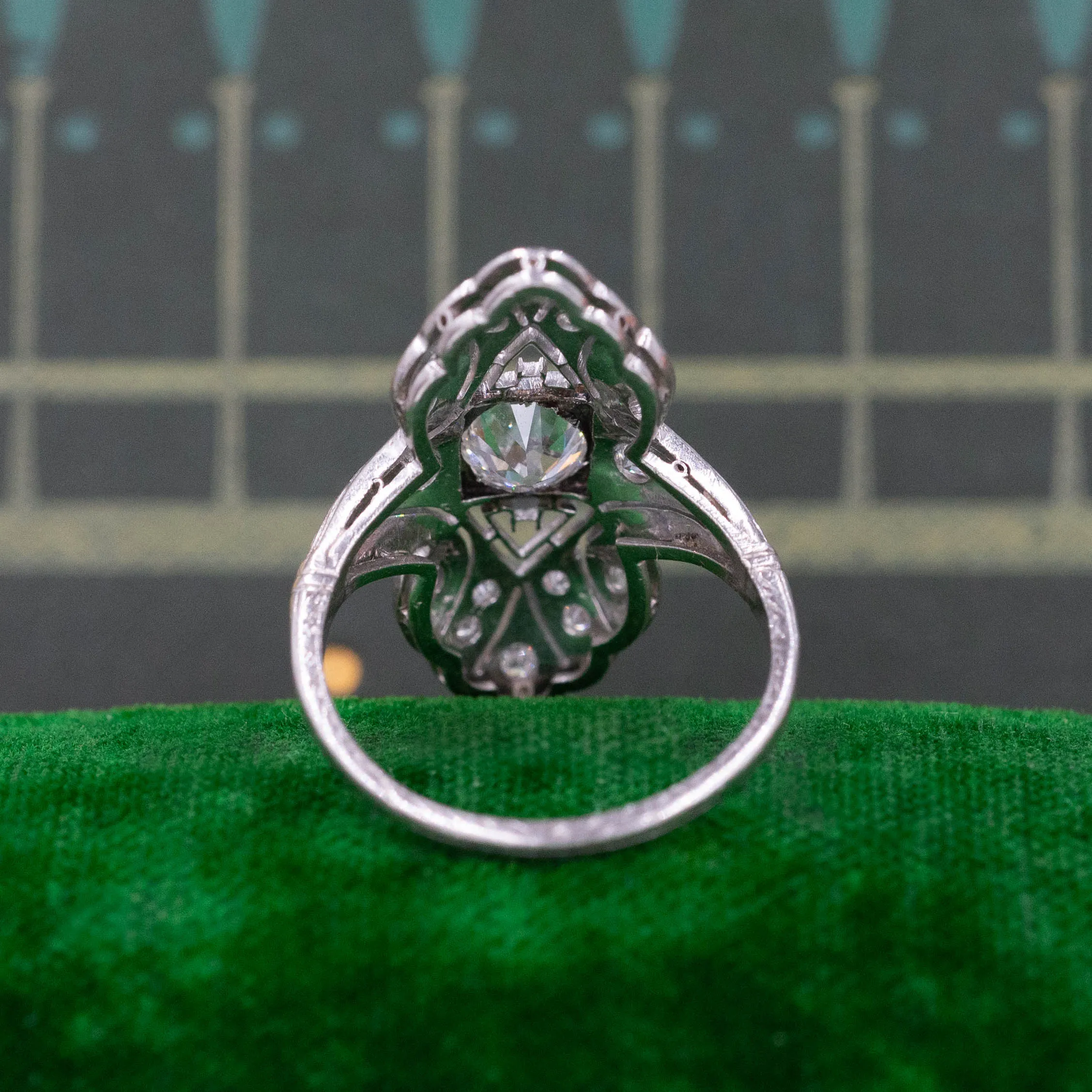 1920s Art Deco Filigree Diamond Ring