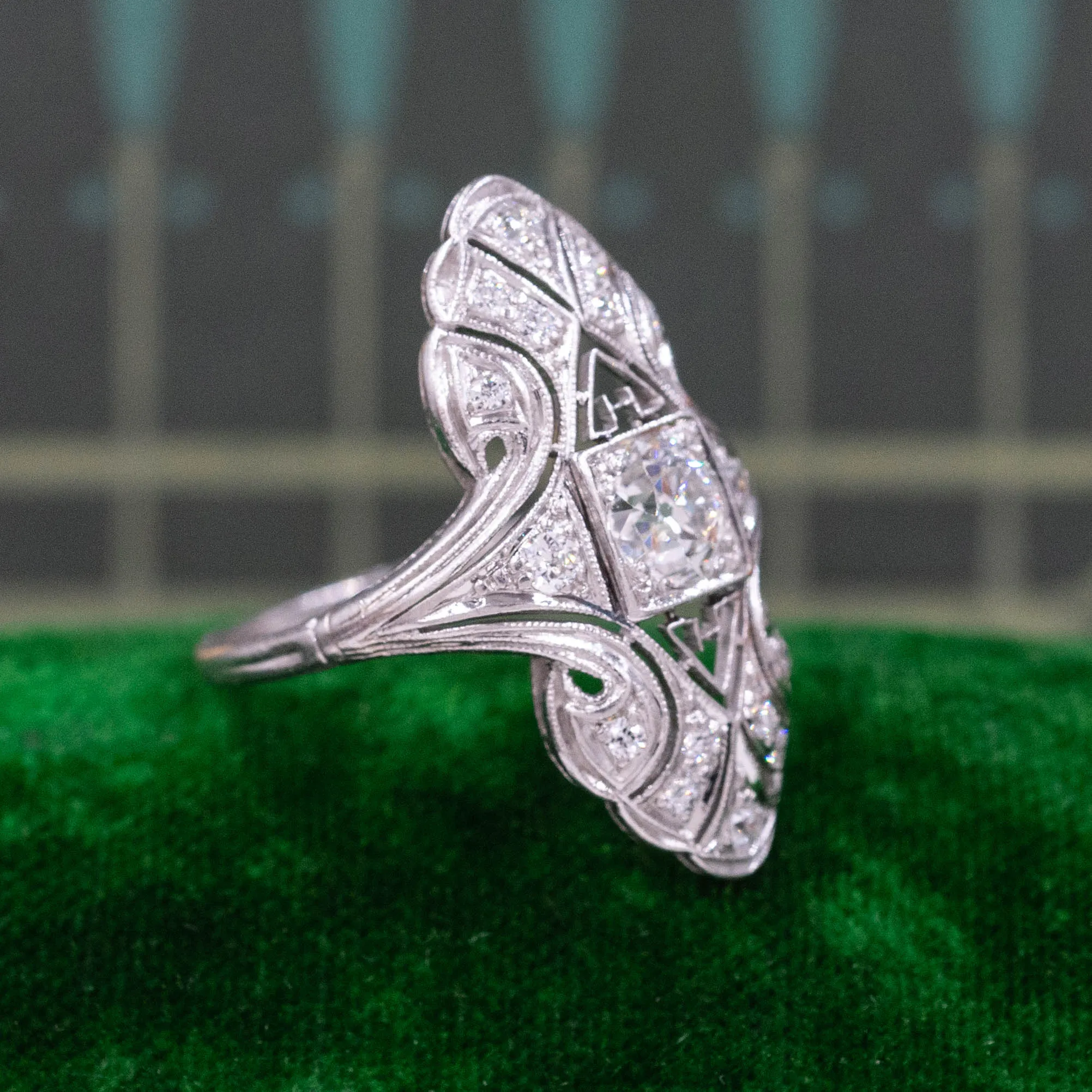 1920s Art Deco Filigree Diamond Ring