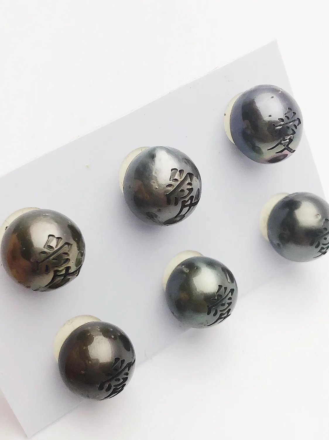 Carved Japanese Love Symbol Tattoo Tahitian Pearl 12-13mm (716)
