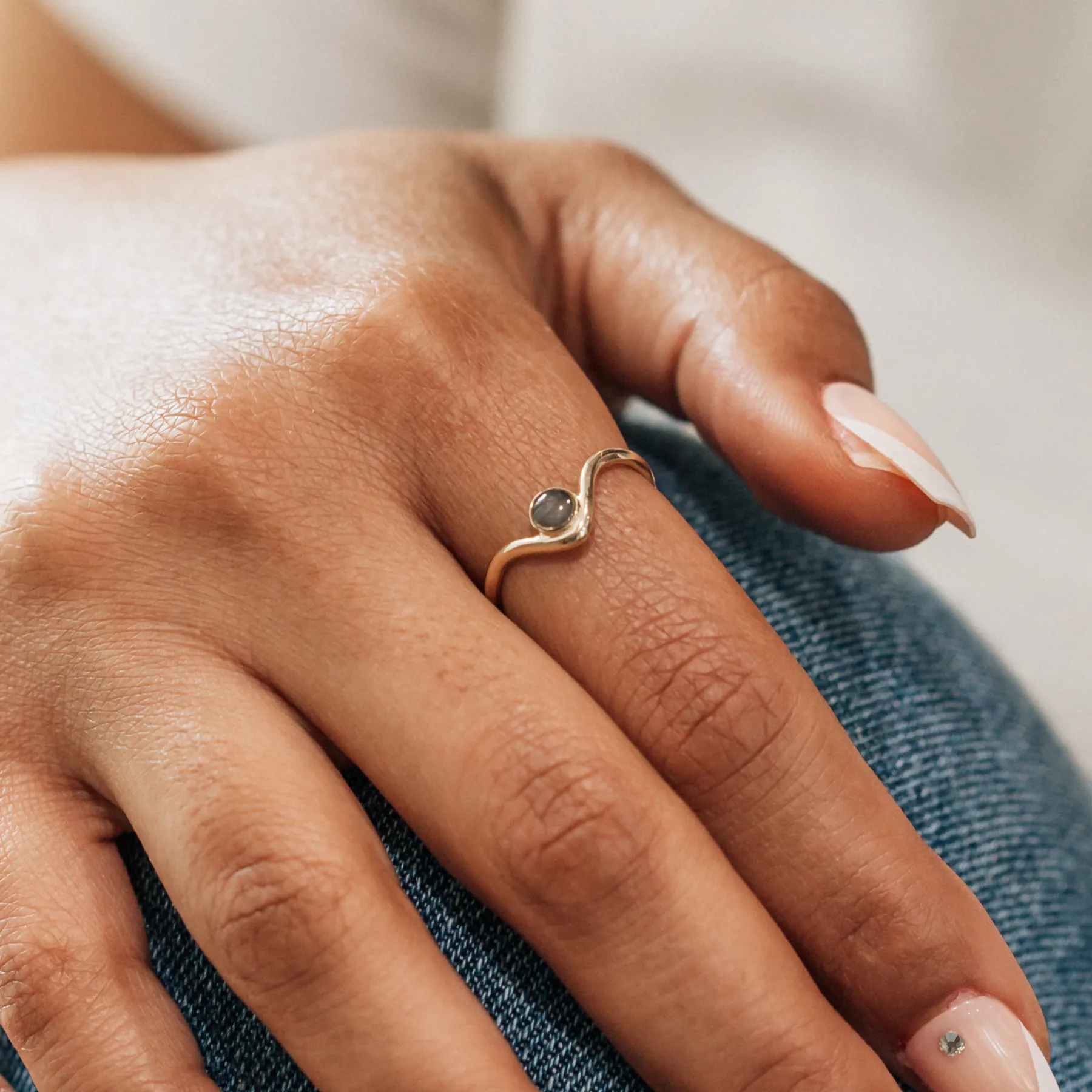 Chevron Circle Setting Cremation Ring in 14K White Gold