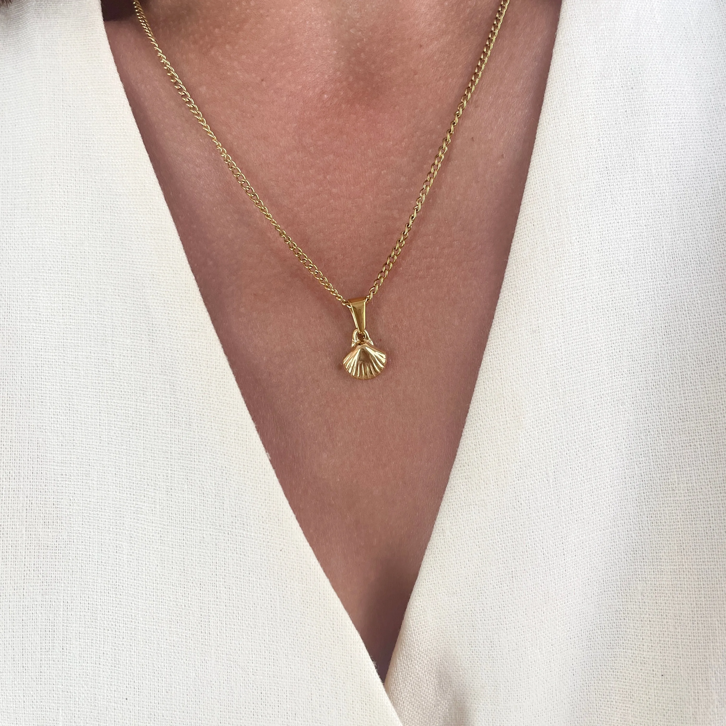 Concha Bebé Necklace