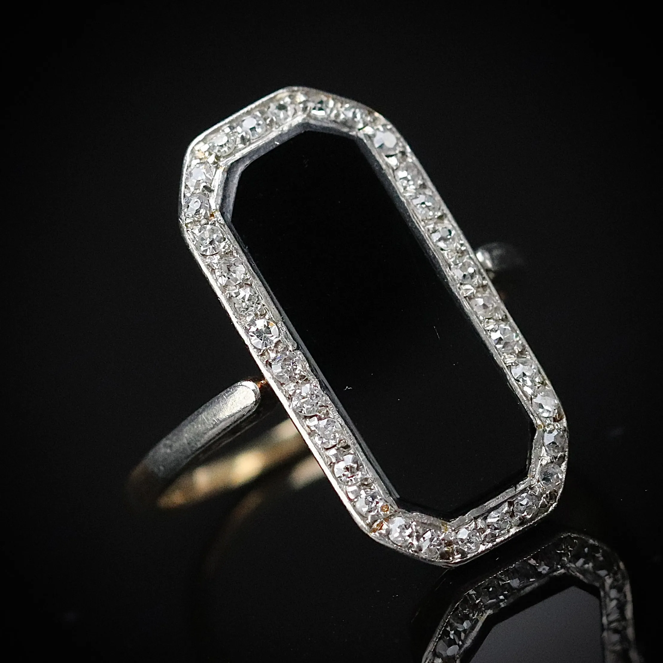 Edwardian Onyx and diamond ring in platinum and 14k yellow gold