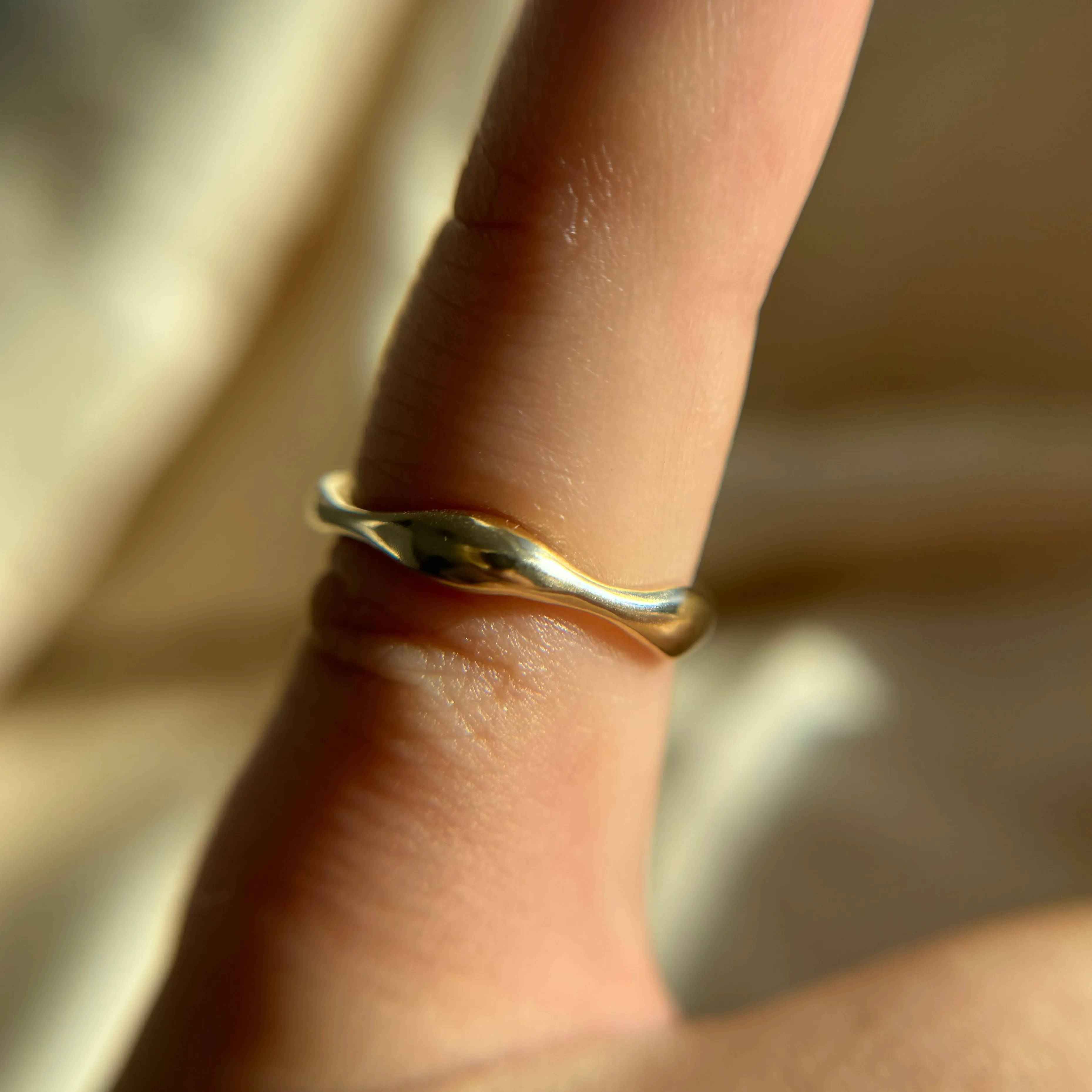 Gold Wavy Ring Size 4.5