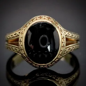 Heavy vintage onyx ring in yellow gold