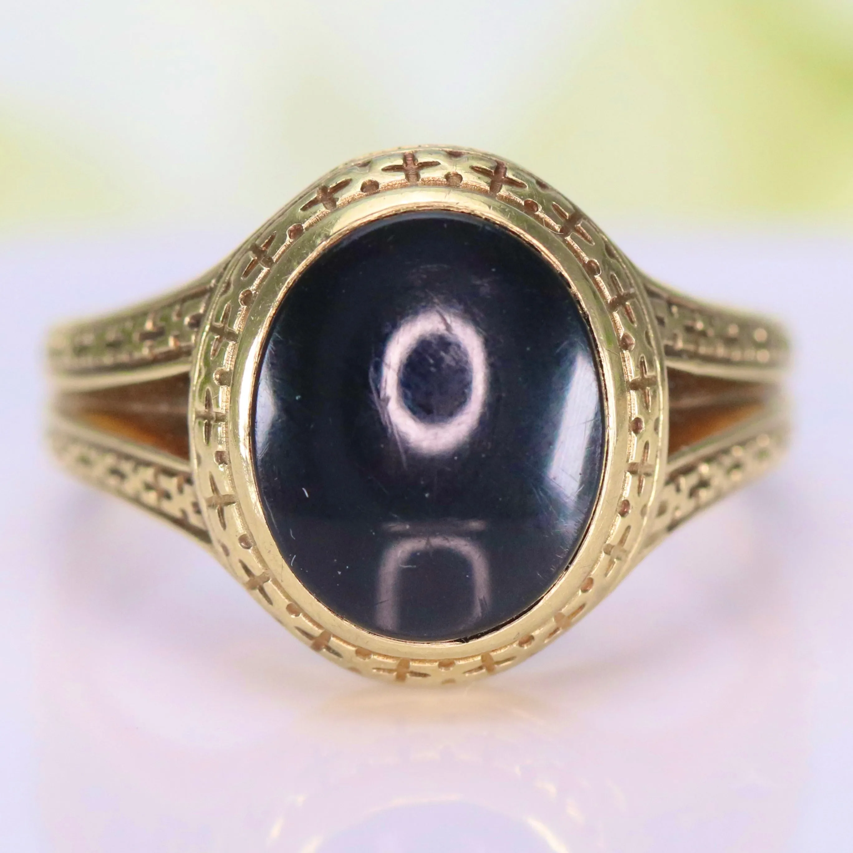 Heavy vintage onyx ring in yellow gold