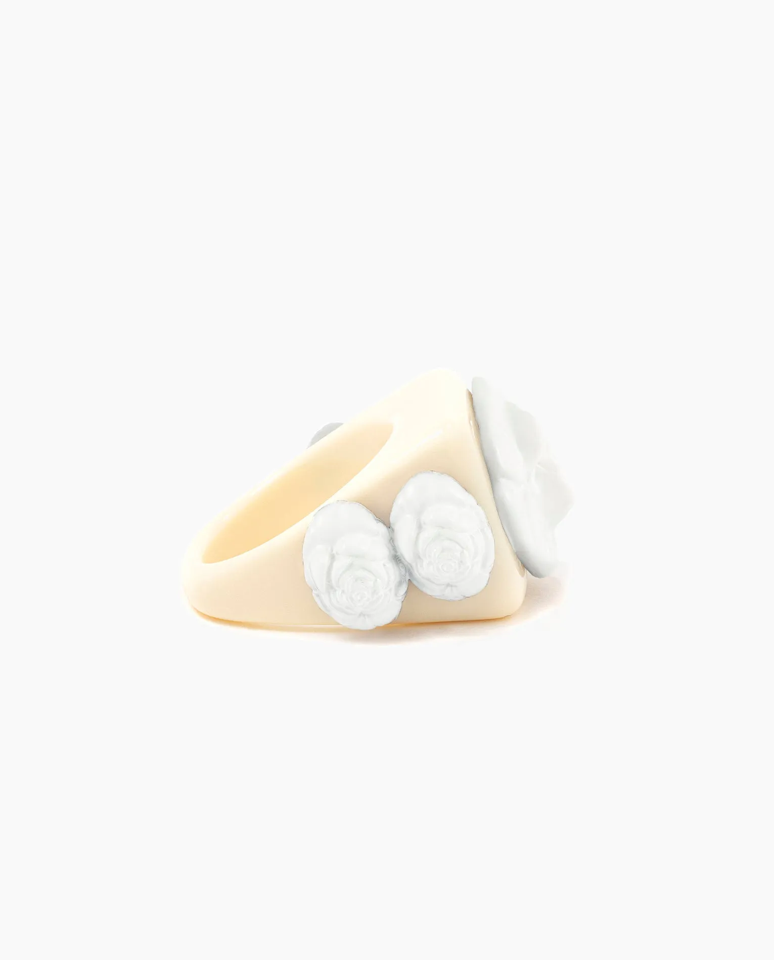 Ivory on White Rosetón