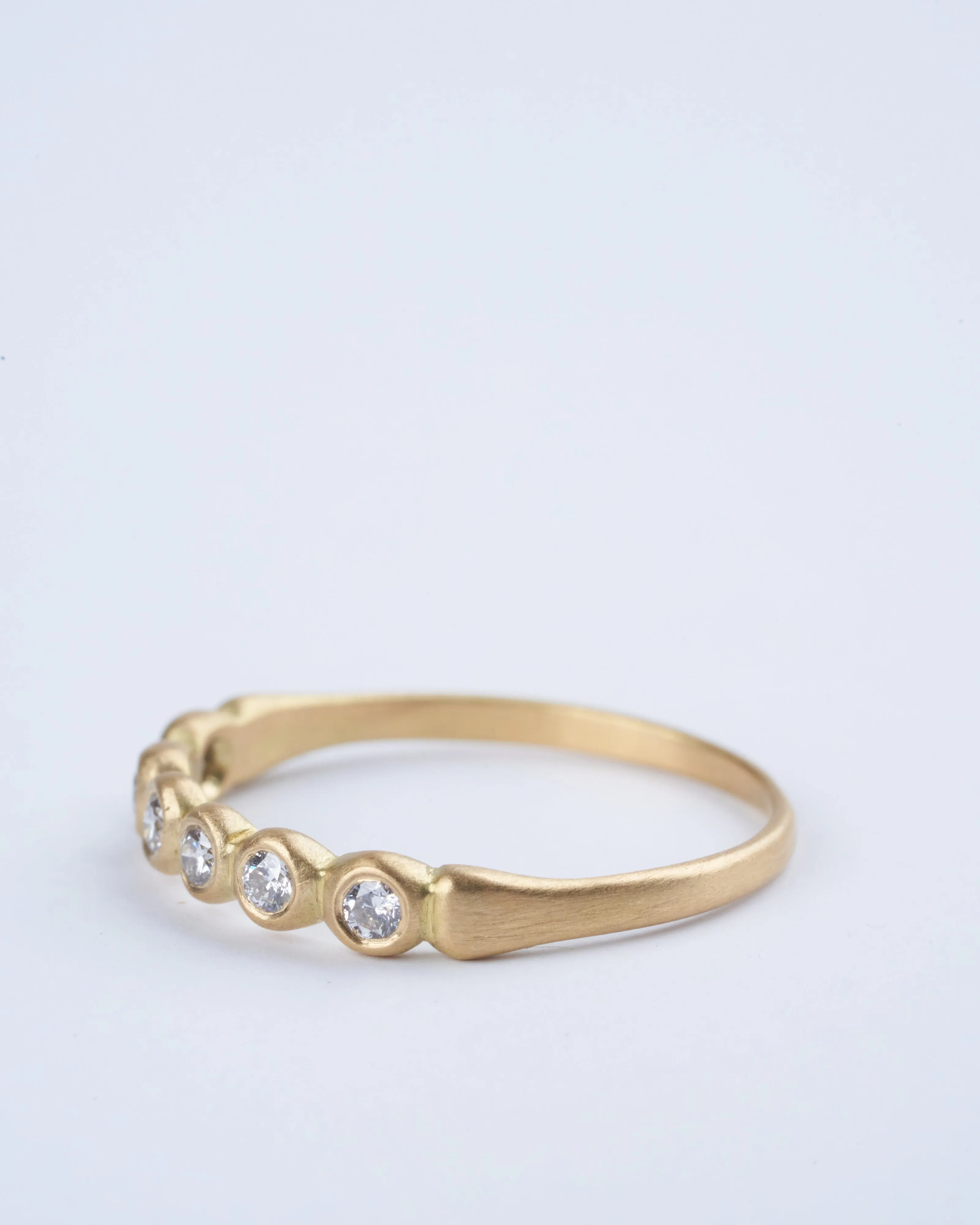 porch skimmer band with 2mm diamonds - 18k yellow gold