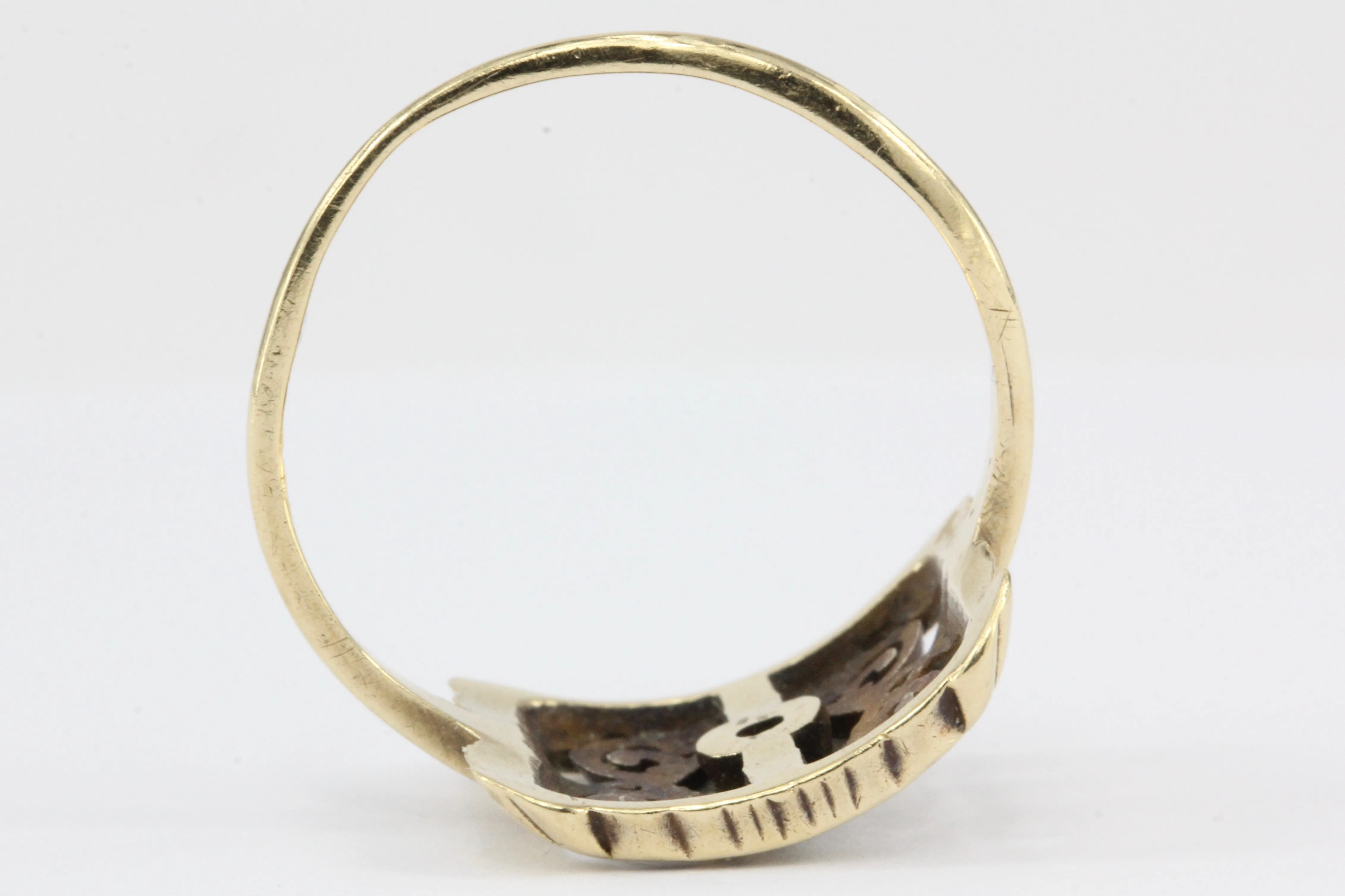 Retro 14K Yellow Gold Ornate Scroll Motif Ring Size 7.25