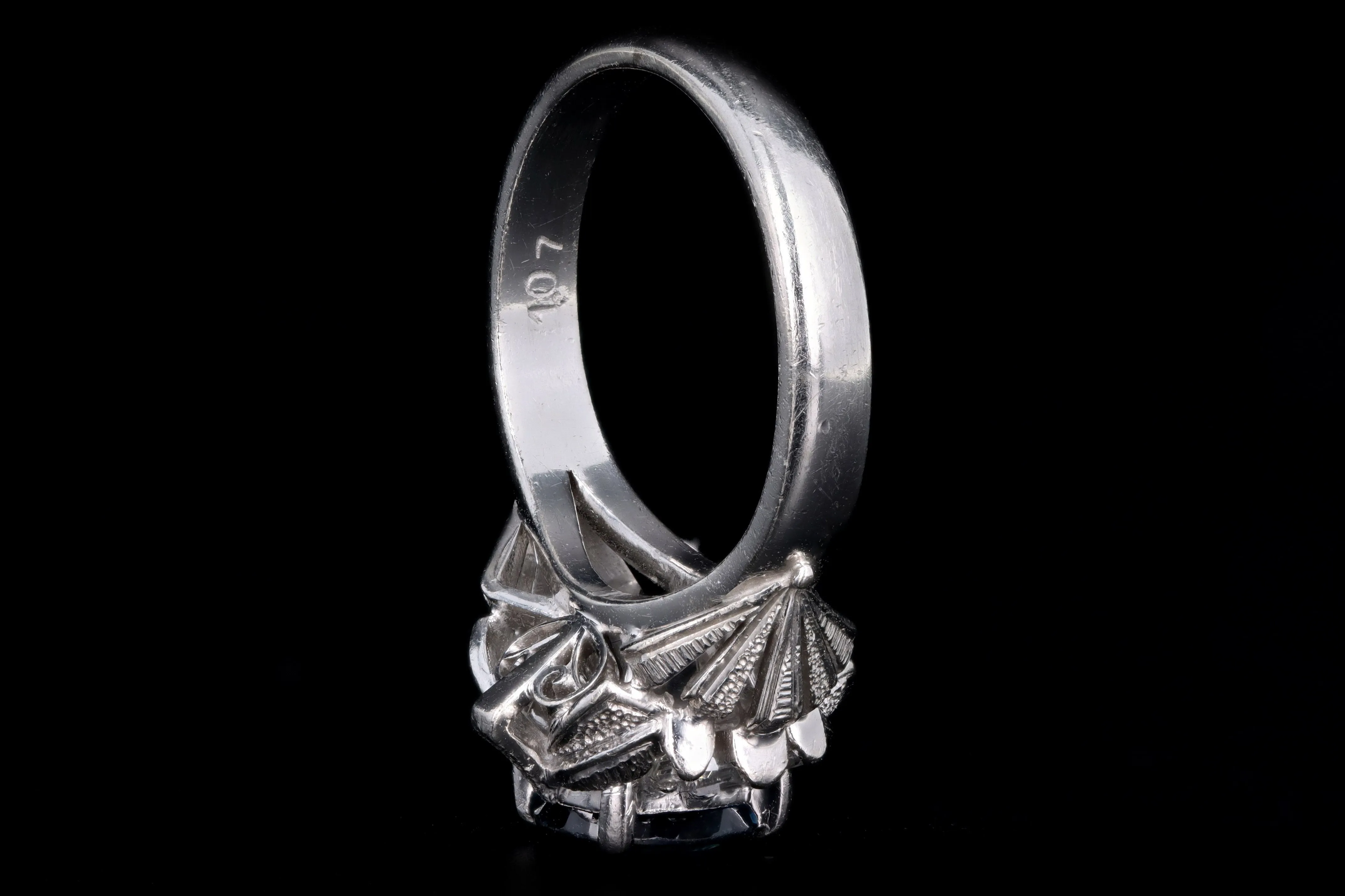 Retro Platinum 1.07 Carat Oval Natural Sapphire & Diamond Fan Ring