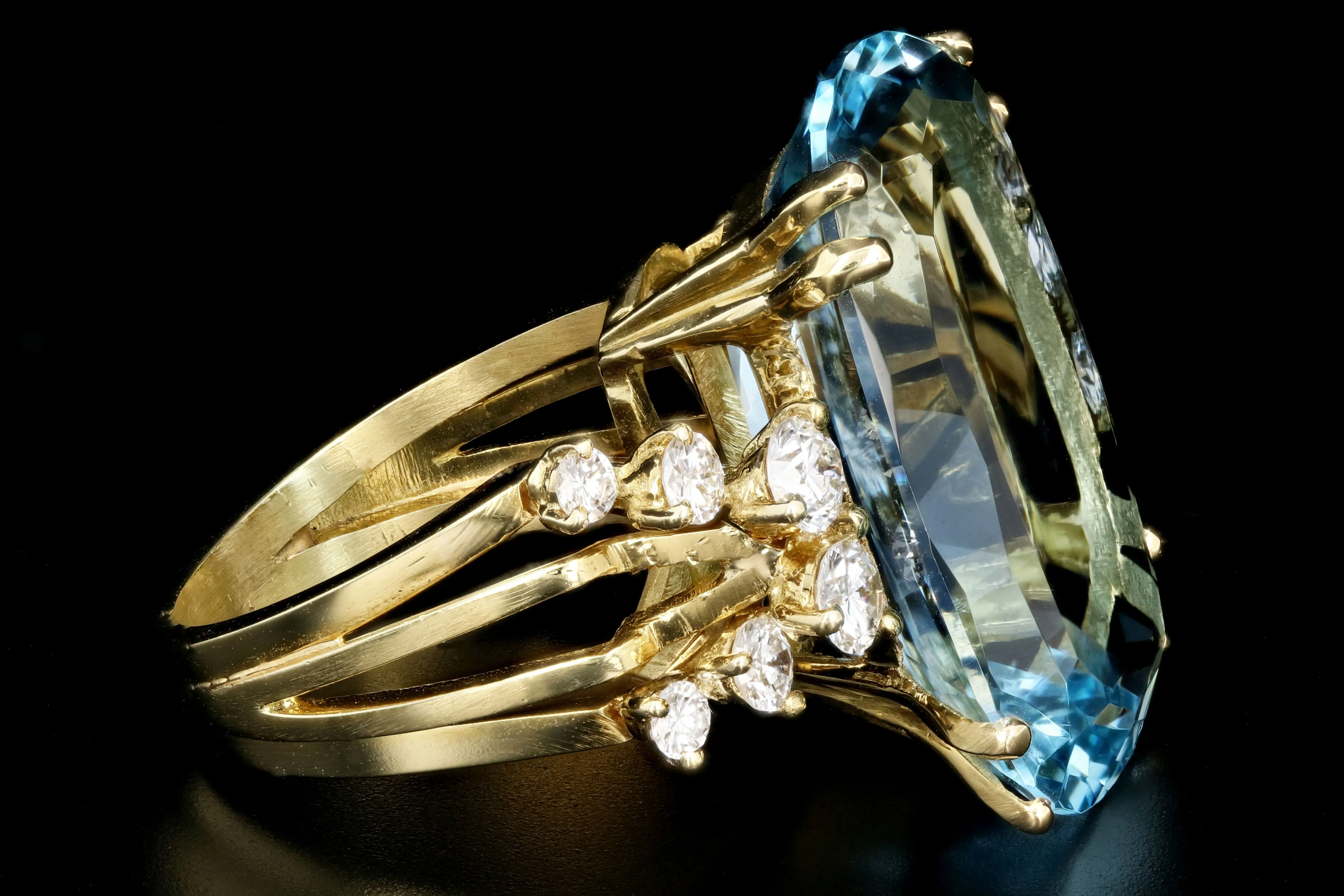 Signed Kurt Wayne 18K Yellow Gold 21 Carat Aquamarine and Diamond Ring Cocktail Ring