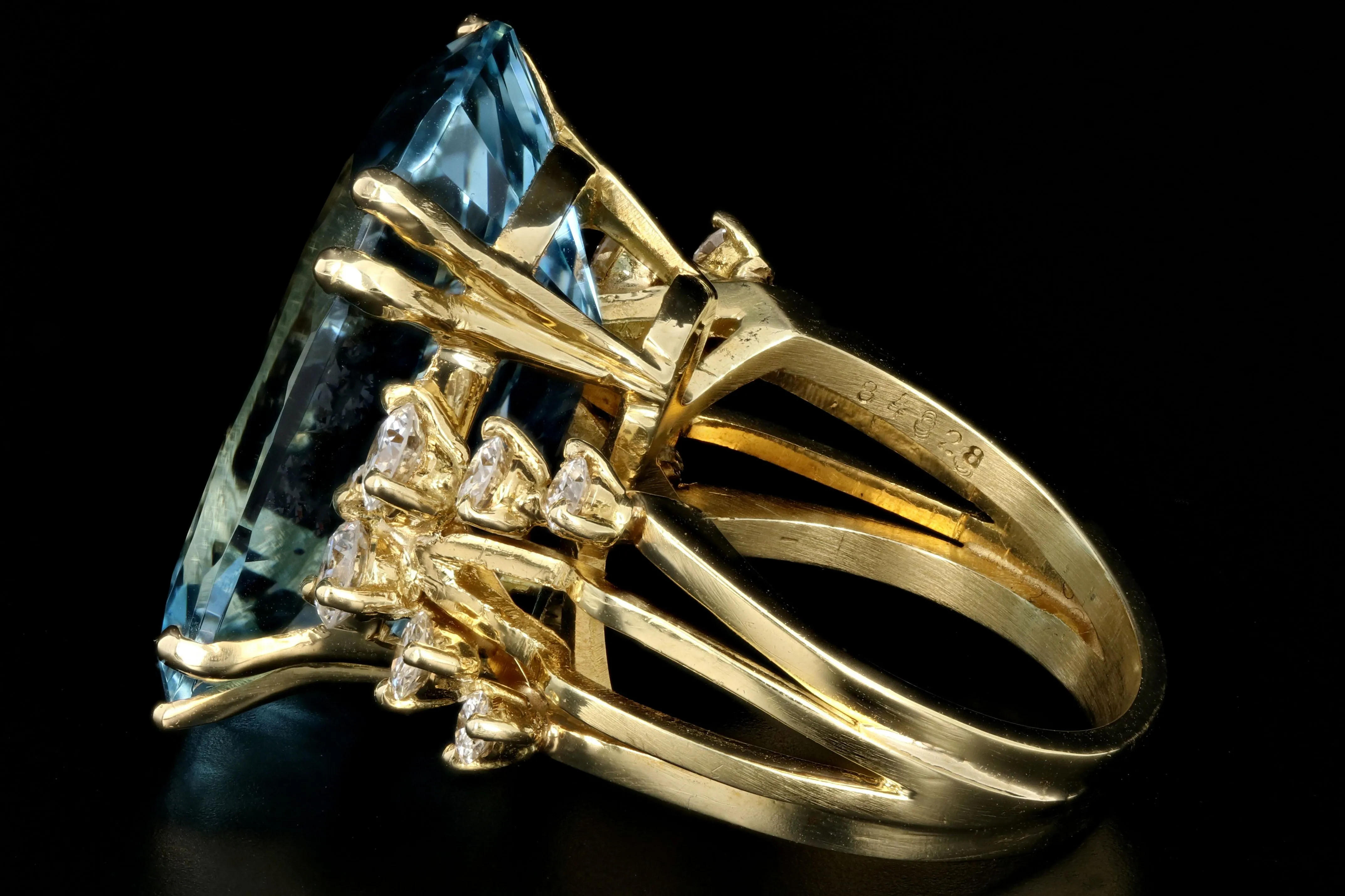 Signed Kurt Wayne 18K Yellow Gold 21 Carat Aquamarine and Diamond Ring Cocktail Ring