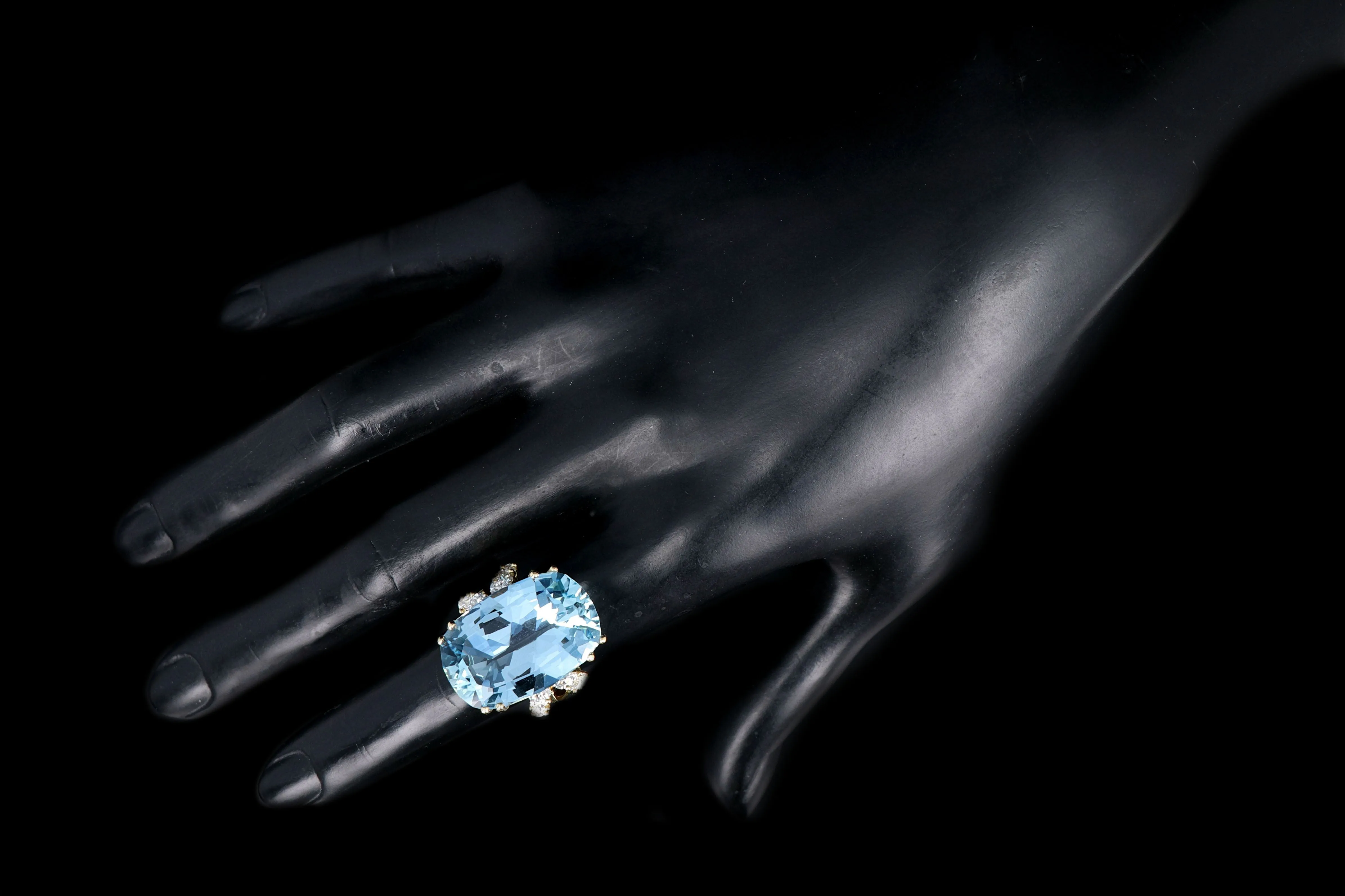 Signed Kurt Wayne 18K Yellow Gold 21 Carat Aquamarine and Diamond Ring Cocktail Ring