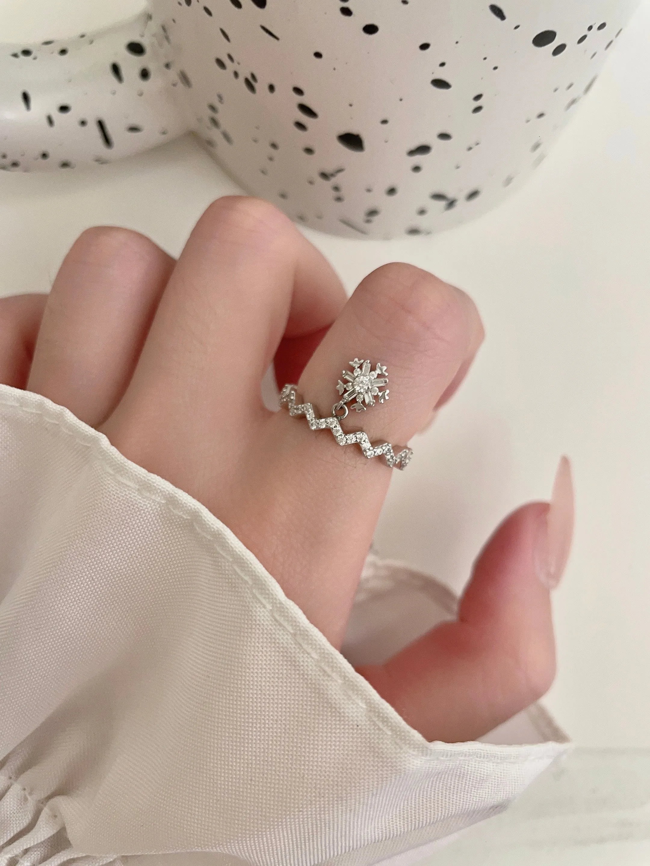 Snowflake Illusion Ring