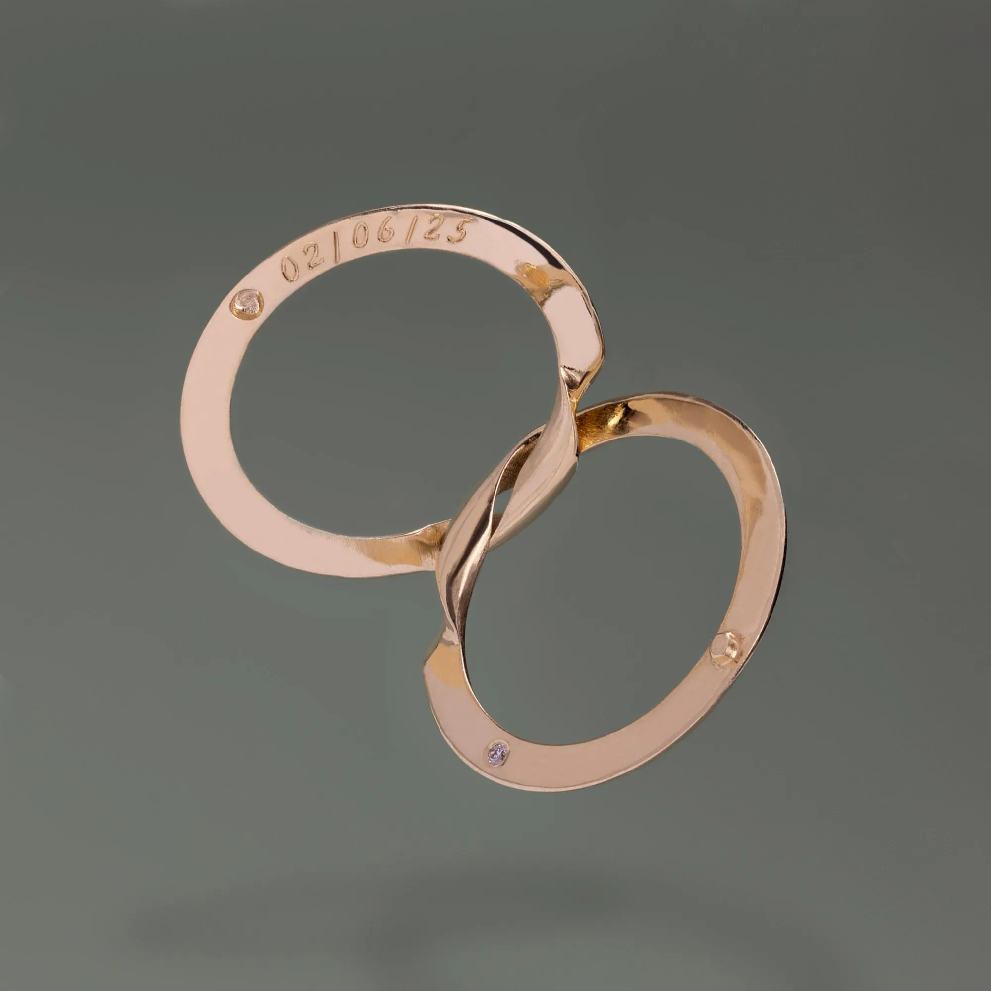 The Love Story Ring with a White Diamond | 18K Yellow Gold