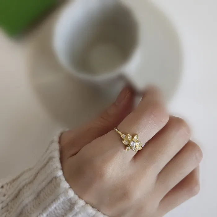 The Snowflake Ties Ring