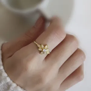 The Snowflake Ties Ring