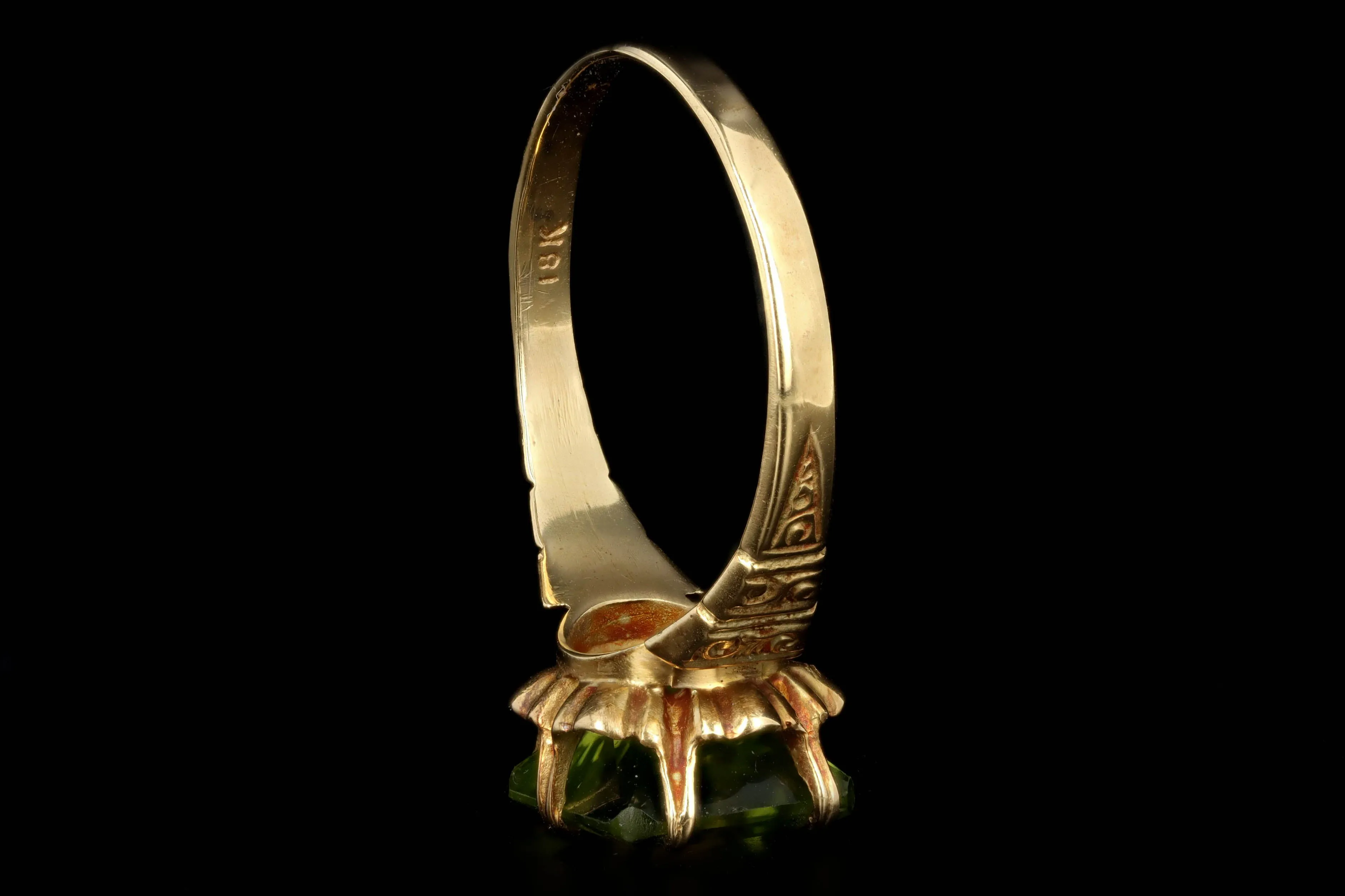 Victorian 18K Yellow Gold 2.75 Carat Peridot Ring