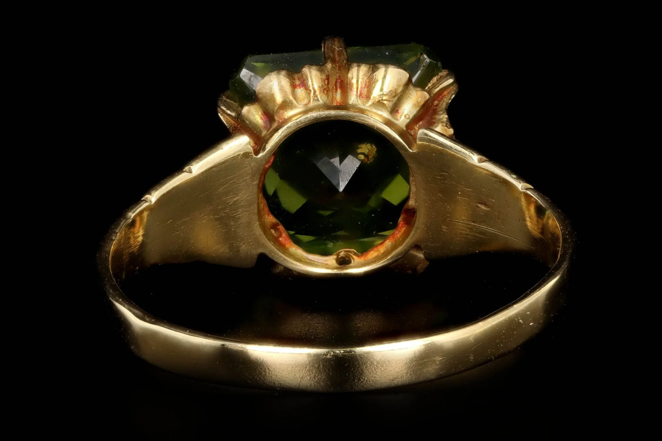 Victorian 18K Yellow Gold 2.75 Carat Peridot Ring