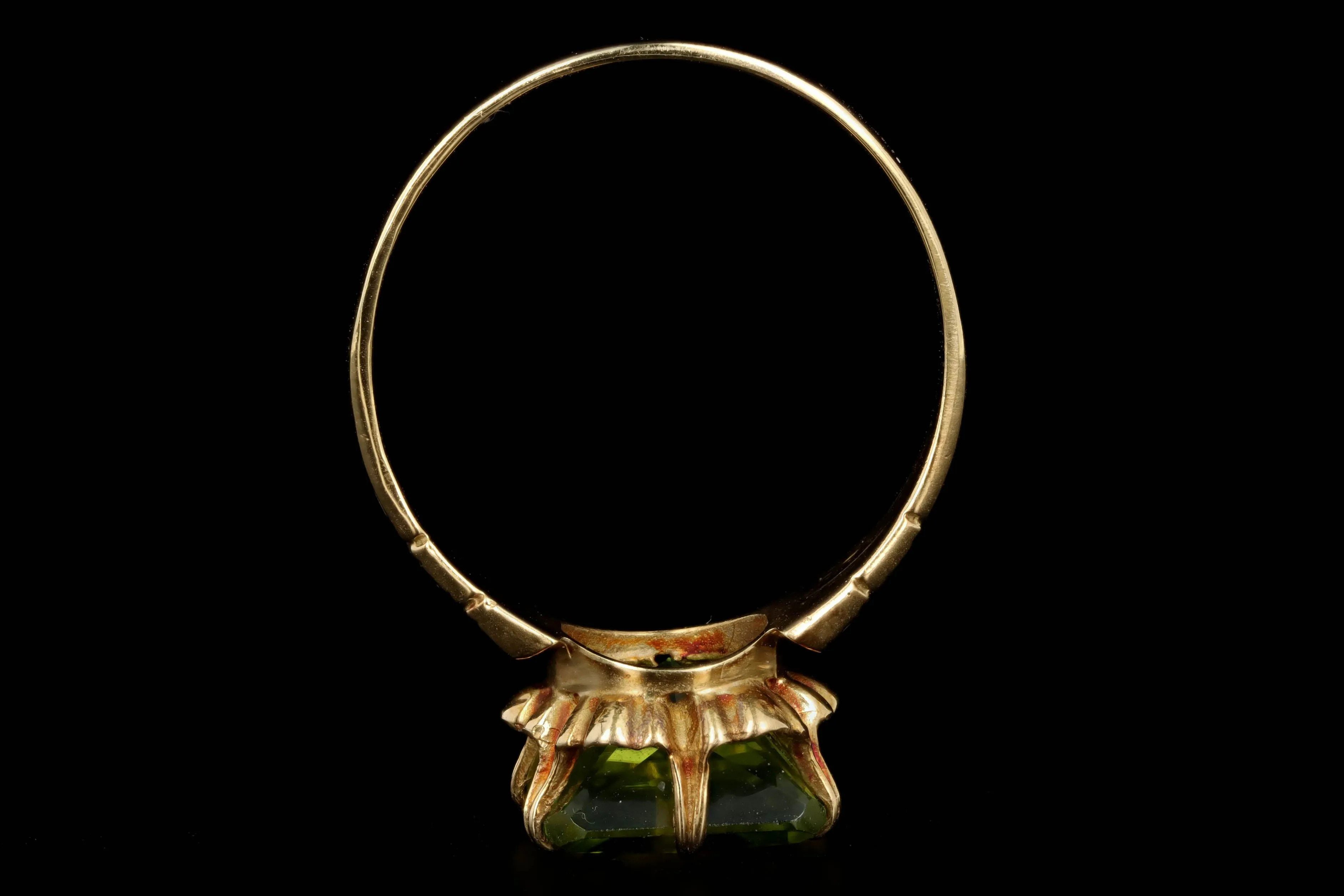 Victorian 18K Yellow Gold 2.75 Carat Peridot Ring
