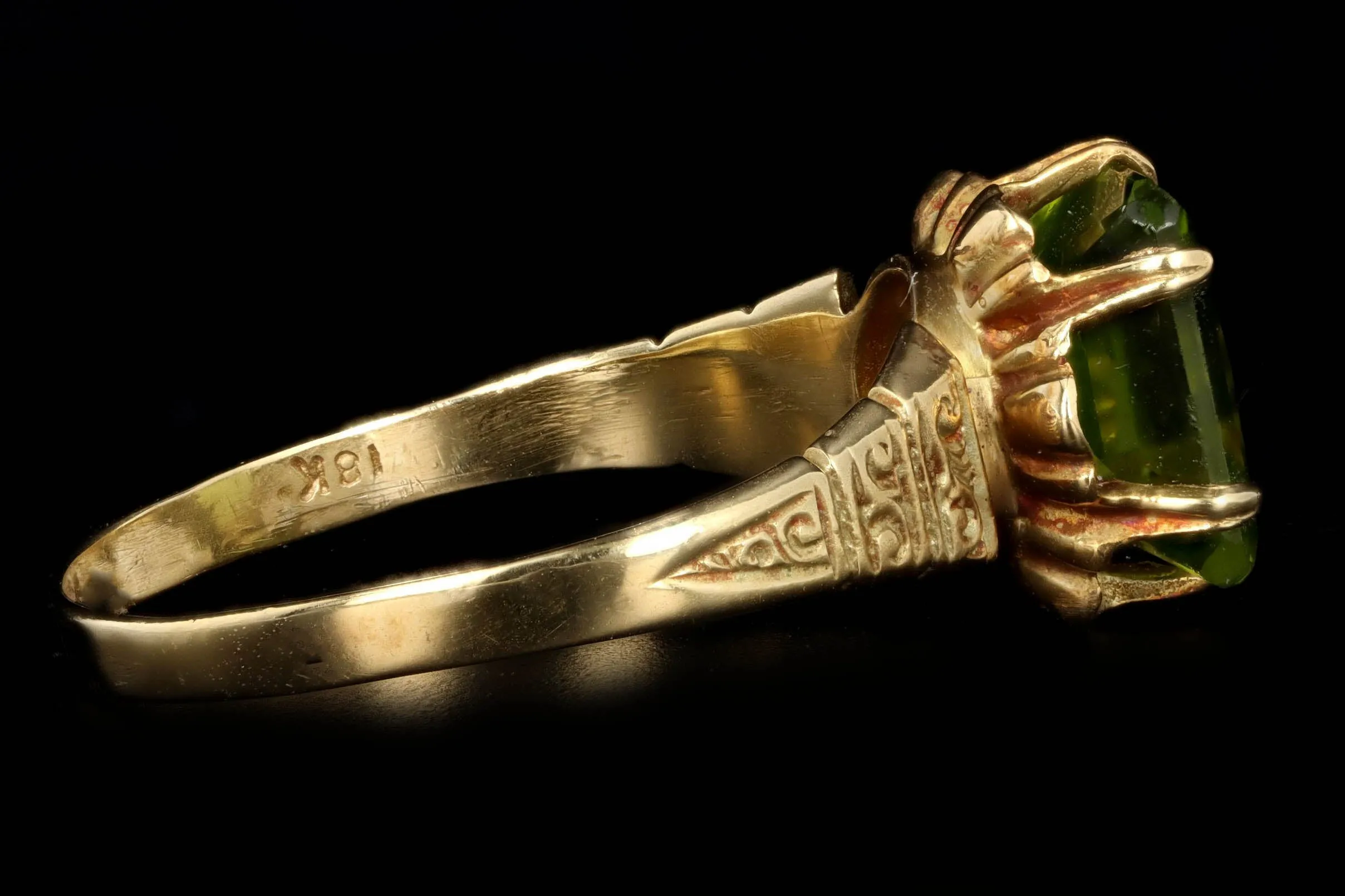 Victorian 18K Yellow Gold 2.75 Carat Peridot Ring