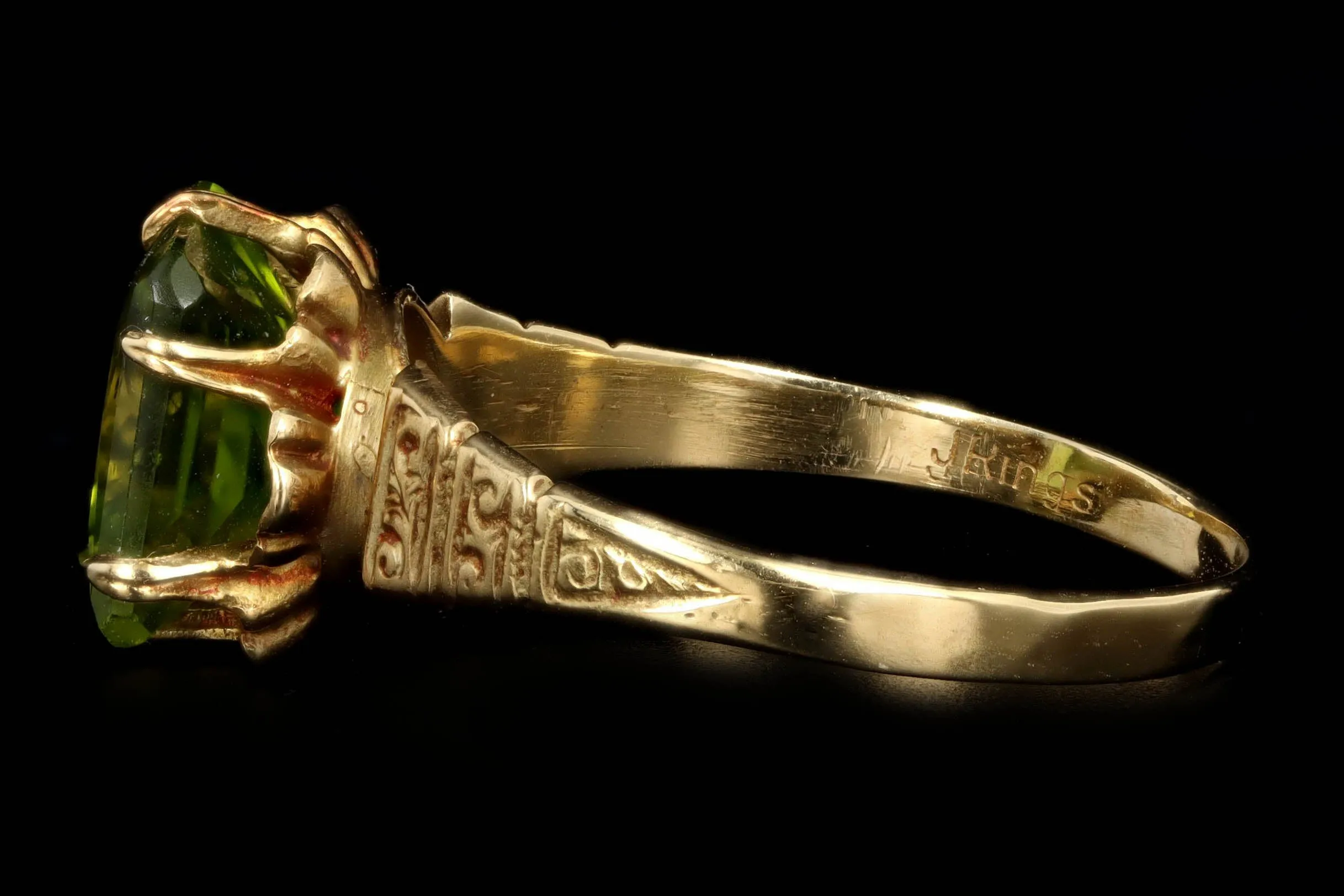 Victorian 18K Yellow Gold 2.75 Carat Peridot Ring