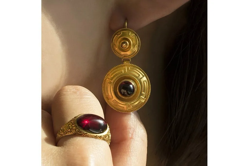 Victorian Garnet Cabochon Ring