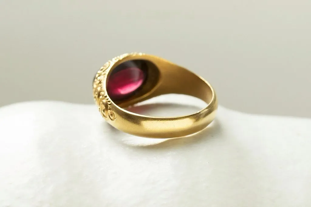 Victorian Garnet Cabochon Ring
