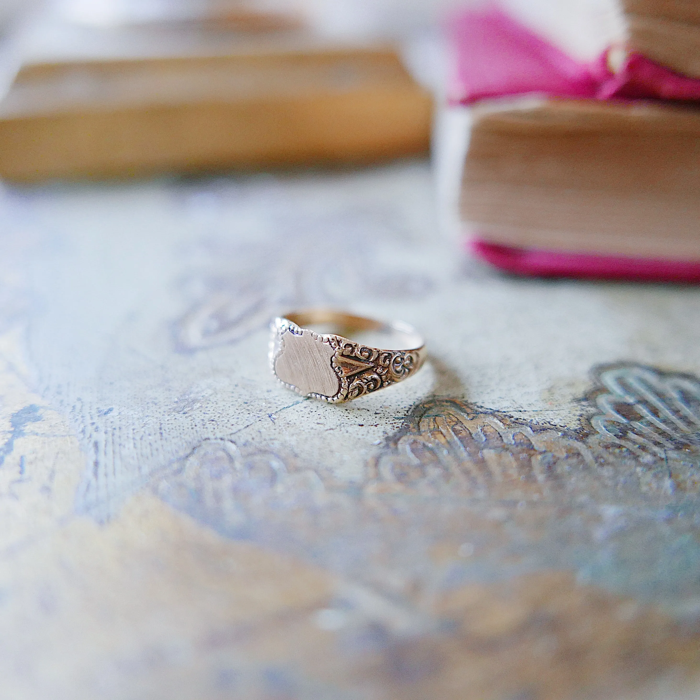 Vintage 14k Victorian Shield shaped signet Ring